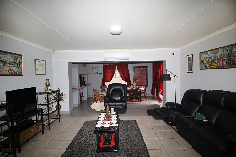 To Let 2 Bedroom Property for Rent in Heiderand Western Cape
